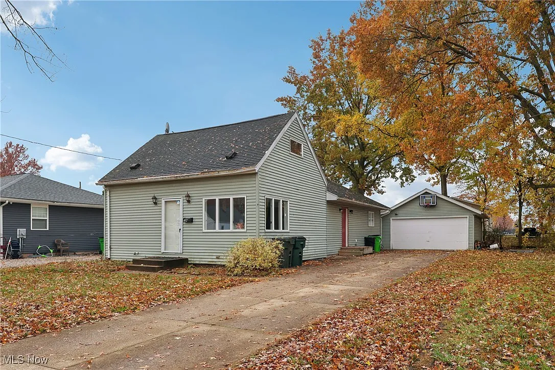 492 E Hopocan Ave photo 1