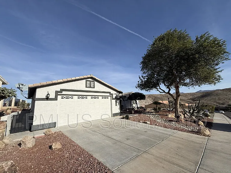 2917 Desert Vista Dr — Photo 2
