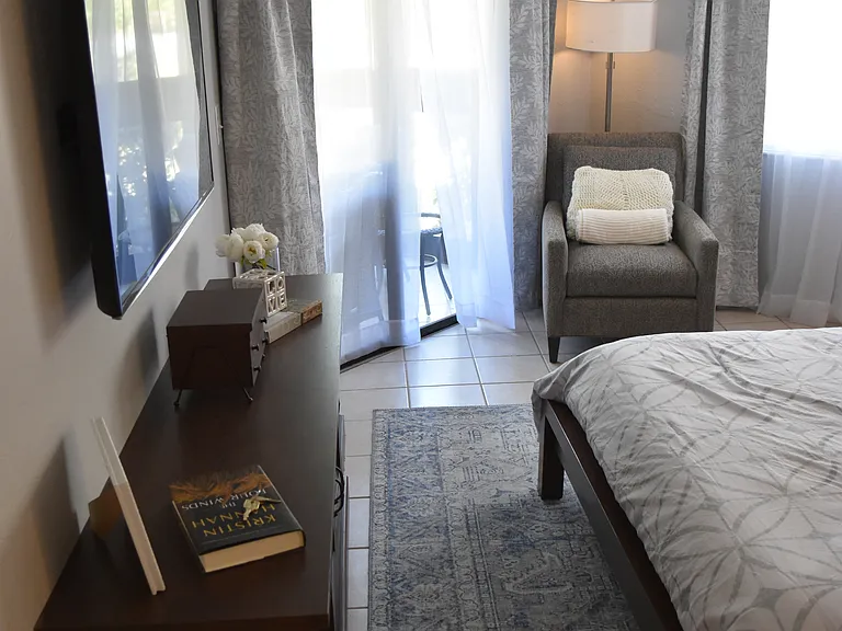 Big Master Bedroom with exit to the Lanai