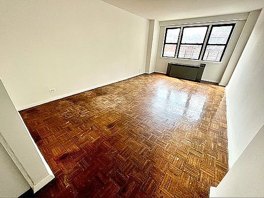 1st image of 133-24 Sanford Ave #2
