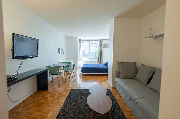 Rented by Solace SMC Inc | media 23