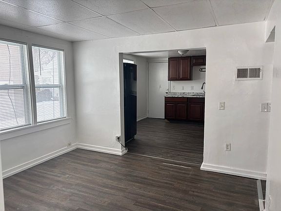 3rd image of 1028 Stuart St