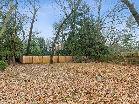 4th image of 76 Pokagon Trl