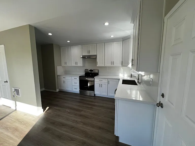 2680 E 19th St #4 — Photo 6