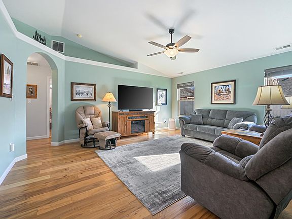 5th image of 662 Darcy Jo Ln