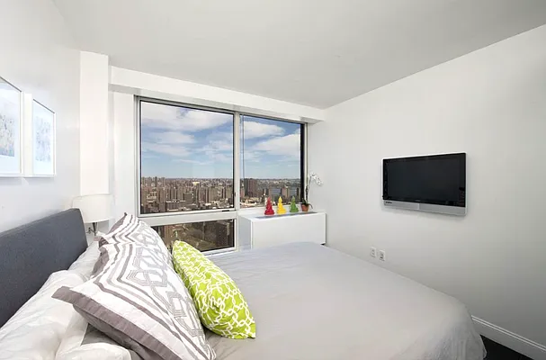 Rented by Douglas Elliman | media 21