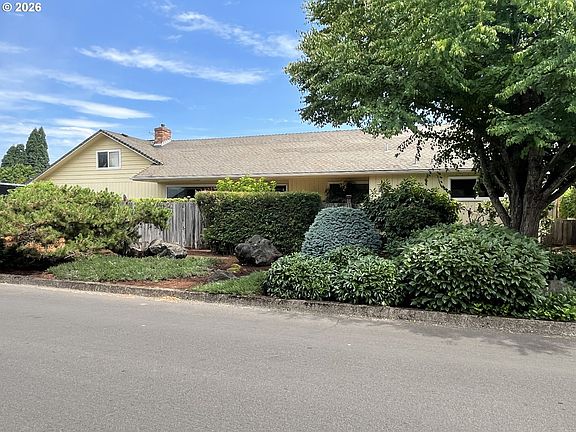 2nd image of 2641 Castle Dr