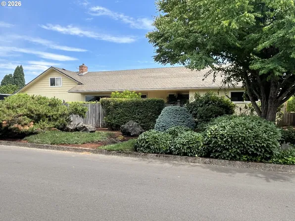 2641 Castle Dr, Springfield, OR 97477