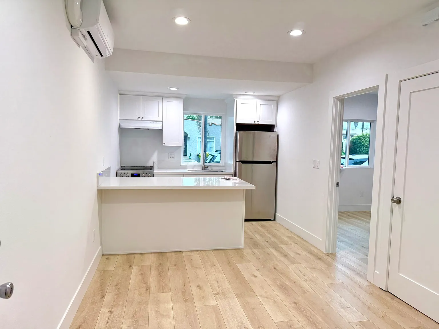 2 bed, 700 sqft, $2,295 — Photo 2