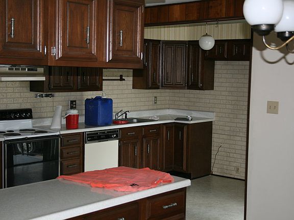 5th image of 304 W Gibbs St