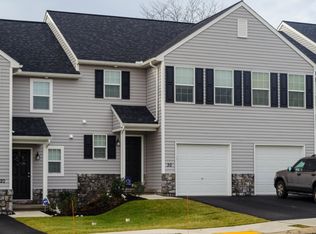 30 Maple Run Dr, York, PA 17404