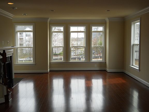 3rd image of 9514 Canonbury Sq