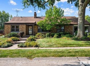 4306 34th Avenue Pl, Moline, IL 61265