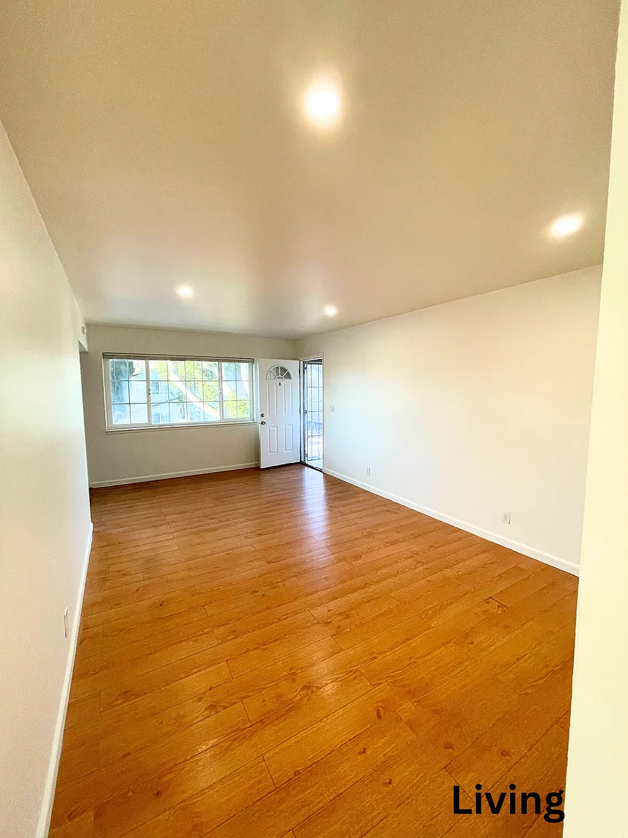 Building Photo - 2186 Pasetta Dr #3