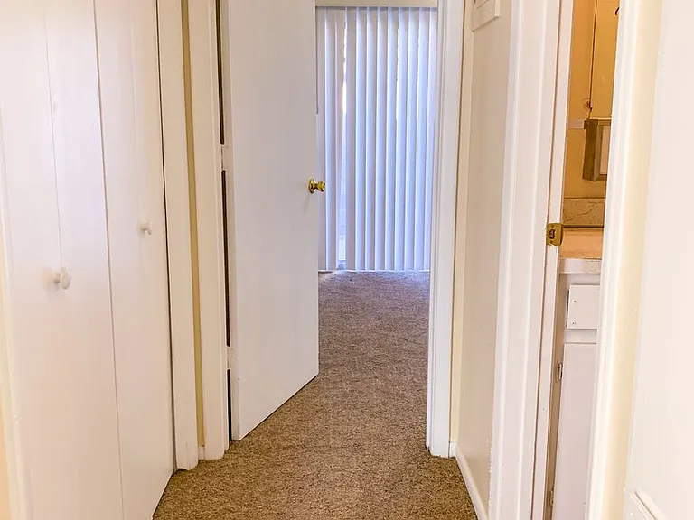 536 Madeira Dr SE — Photo 16
