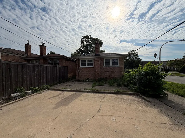 9756 S Lowe Ave — Photo 17