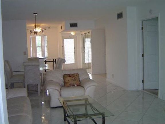 4th image of 31 Abbey Ln APT 203
