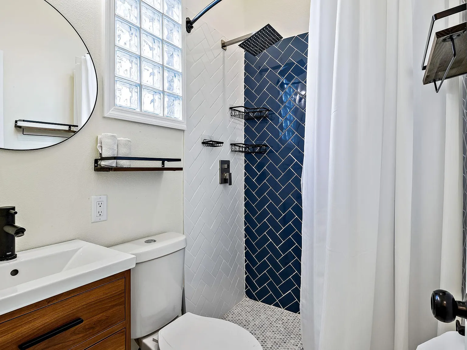 1 bed, 450 sqft, $1,750 — Photo 3