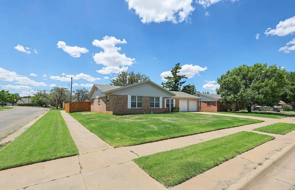 4 Bedroom, 2 Bath, 2 Car Garage — Photo 2