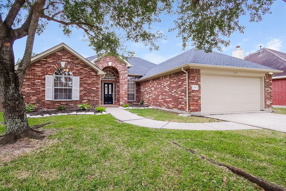 3 bed, 2.0 bath, 1735 sqft, $2,350 — Photo 1