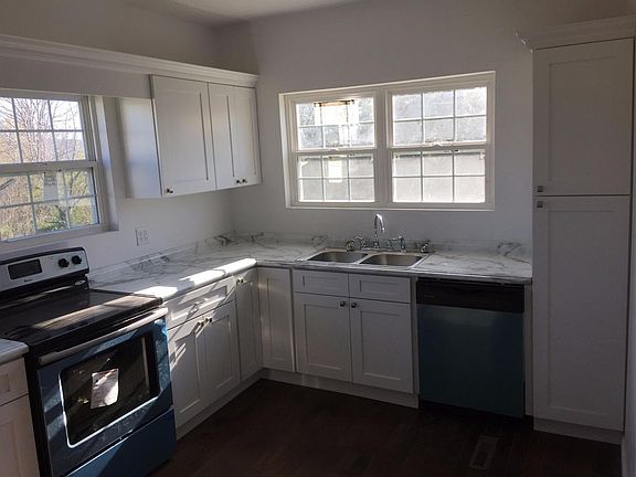 4th image of 149 Corbin Cir
