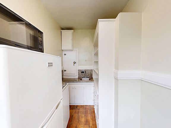 3rd image of 225 Fell St APT 6