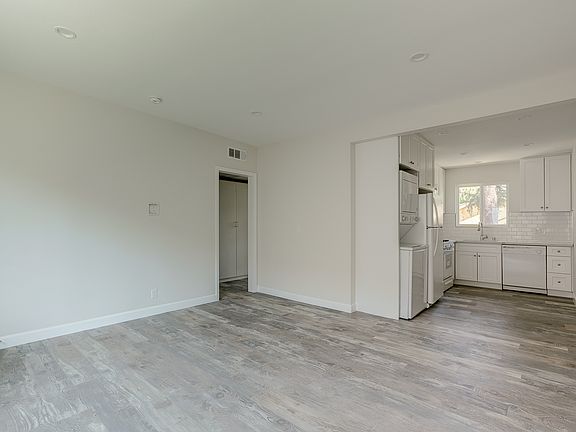 4th image of 2113 Glenada Ave #1/4