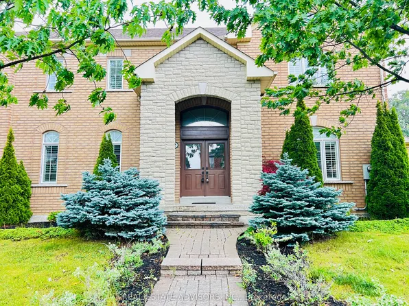 2 Adam Ernst Ct, Vaughan, ON L4H 2S5