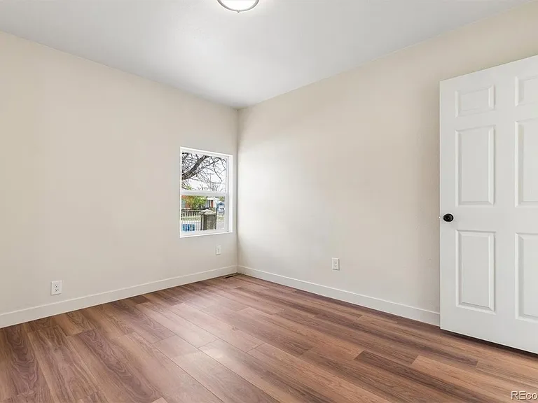 1285 S Irving St — Photo 16