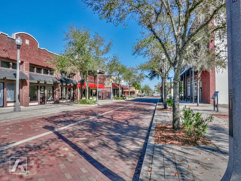 Modern Luxury Living at San Leon: Premier Apartments in Downtown Sanford — Photo 12