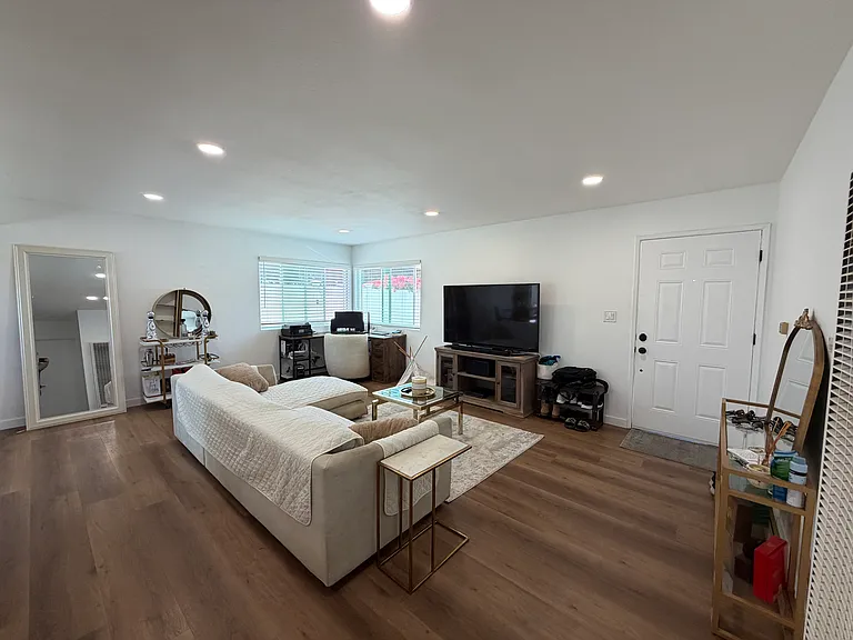 1157 W 204th St — Photo 29