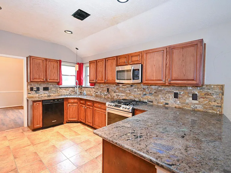 16302 Ash Point Ln — Photo 12