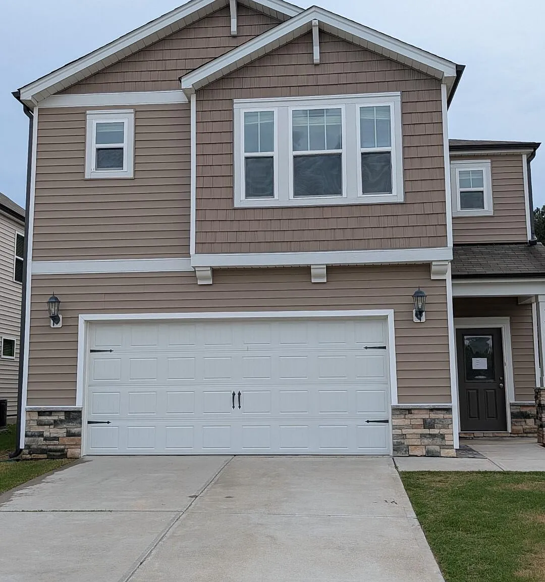 4 bed, 2.5 bath, 2093 sqft, $2,195 — Photo 4