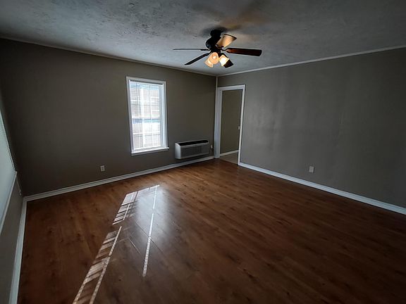3rd image of 305 E 8th St