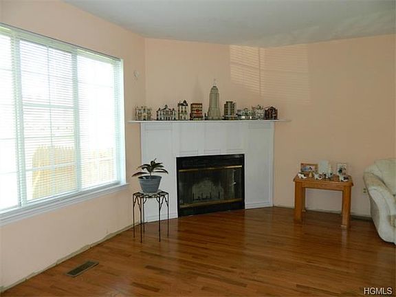 5th image of 103 Sheffield Ct