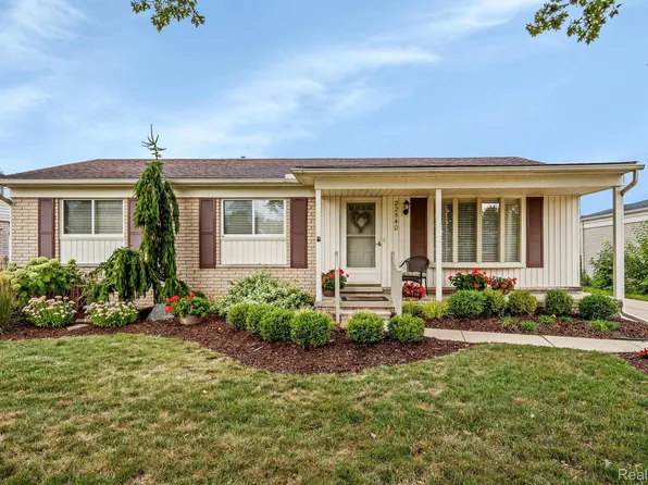 22540 Devonshire St, Woodhaven, MI 48183