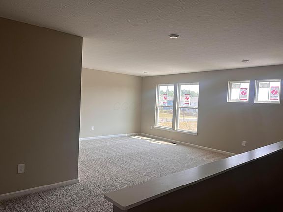 4th image of 410 Waterlily Ln