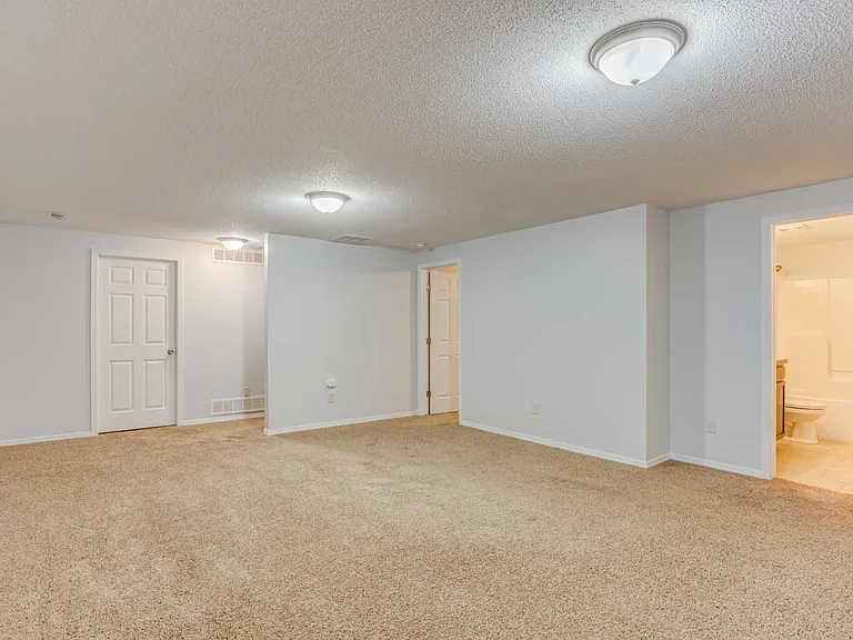1048 E Karla Ave — Photo 21