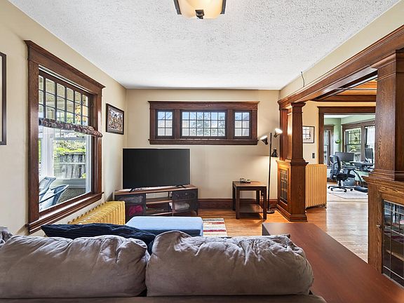 5th image of 411 W 35th St
