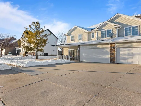 921 10th St SE, Altoona, IA 50009