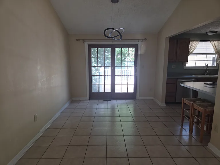 212 Sandstone Dr — Photo 4