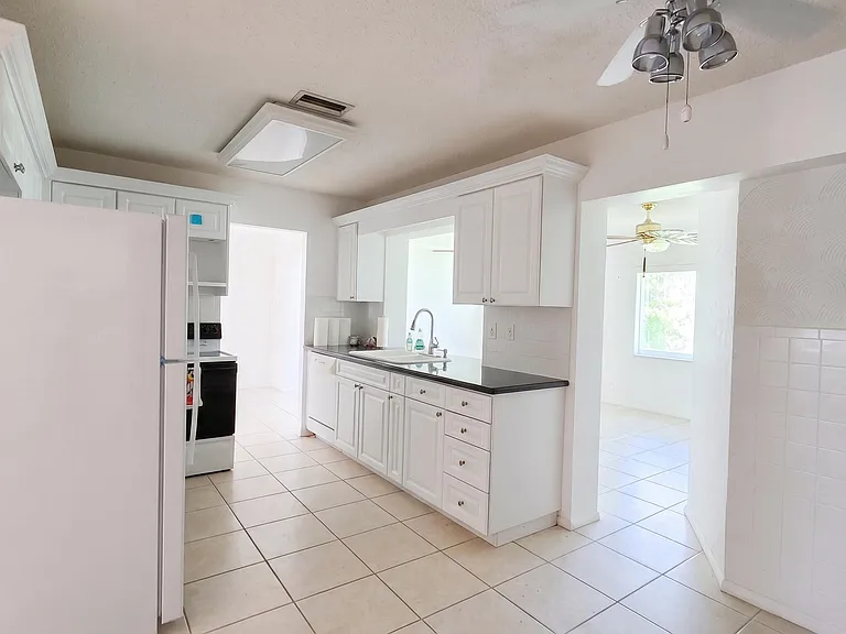 7002 NW 71st Ave — Photo 9