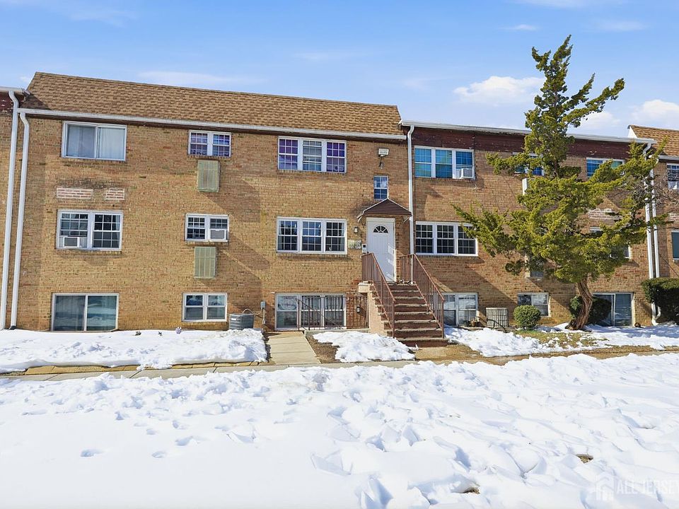 1st image of 125 College Dr