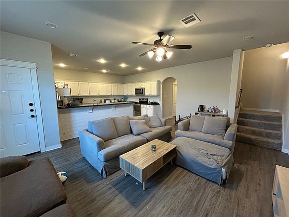 2nd image of 419 Goldilocks Ln