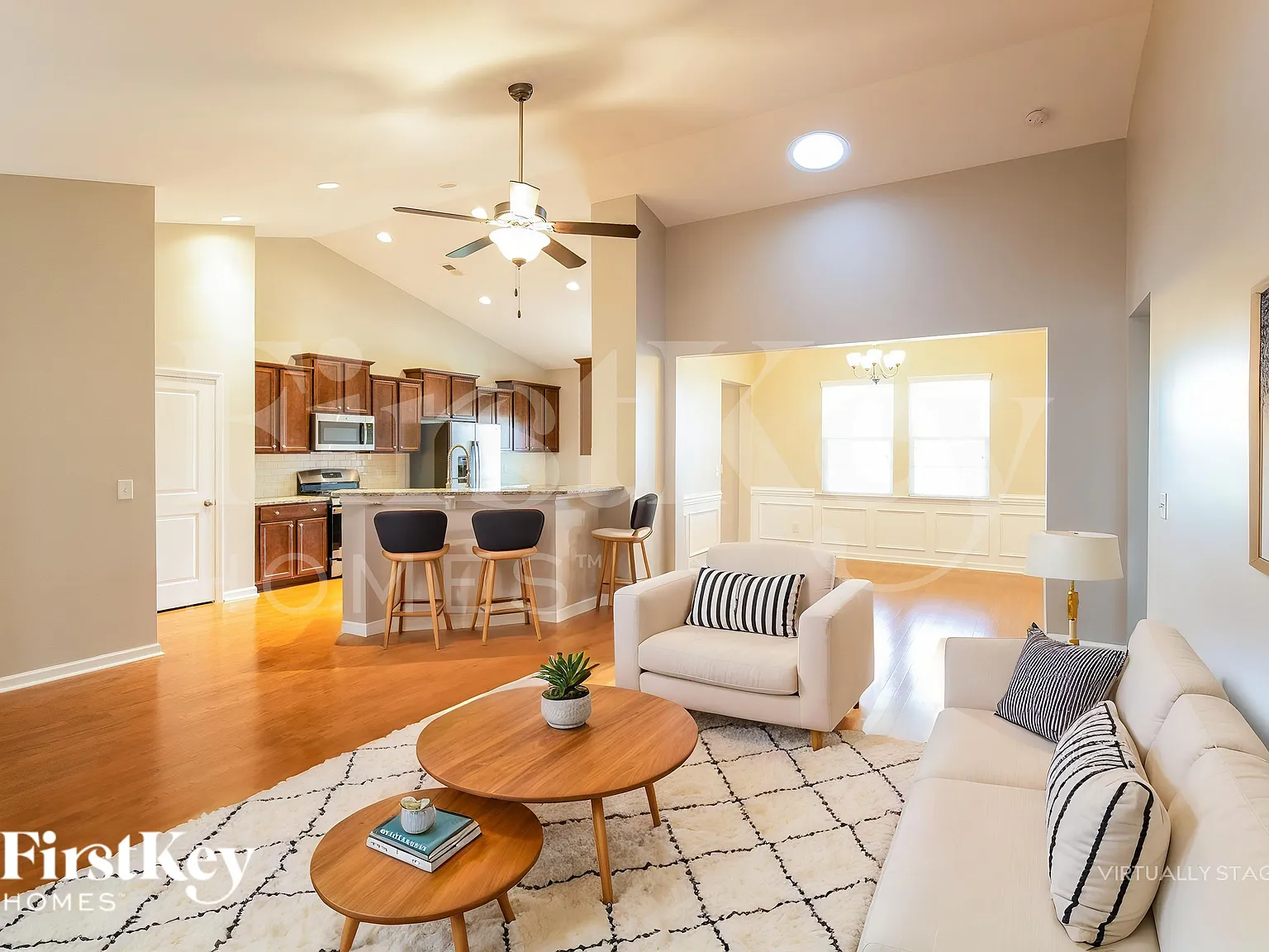 4 bed, 2.0 bath, 2220 sqft, $2,655 — Photo 4