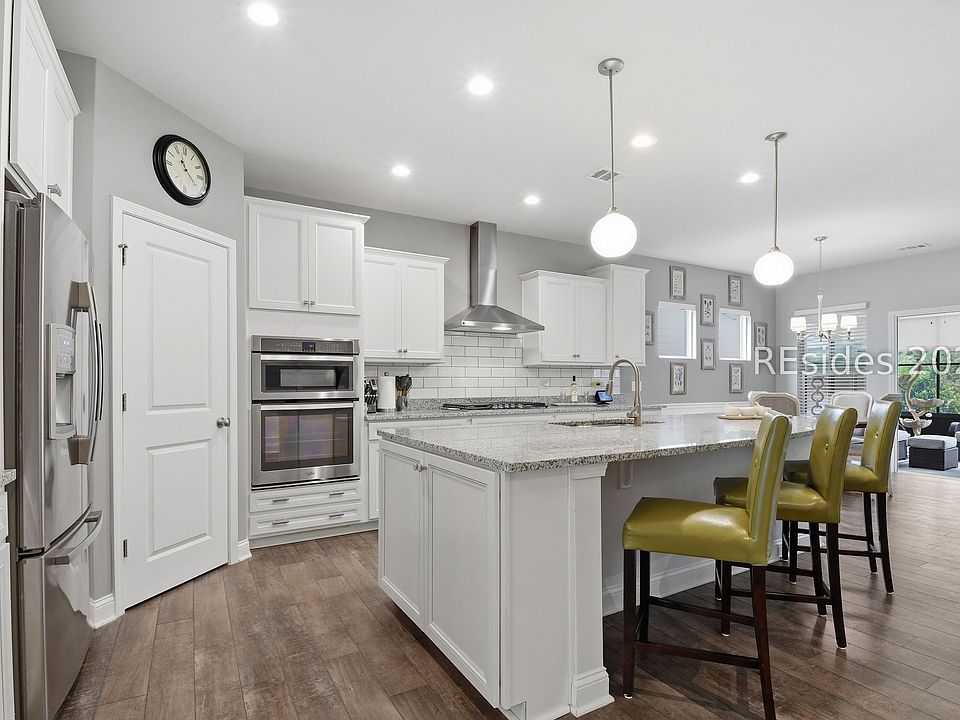 1st image of 673 Village Green Ln