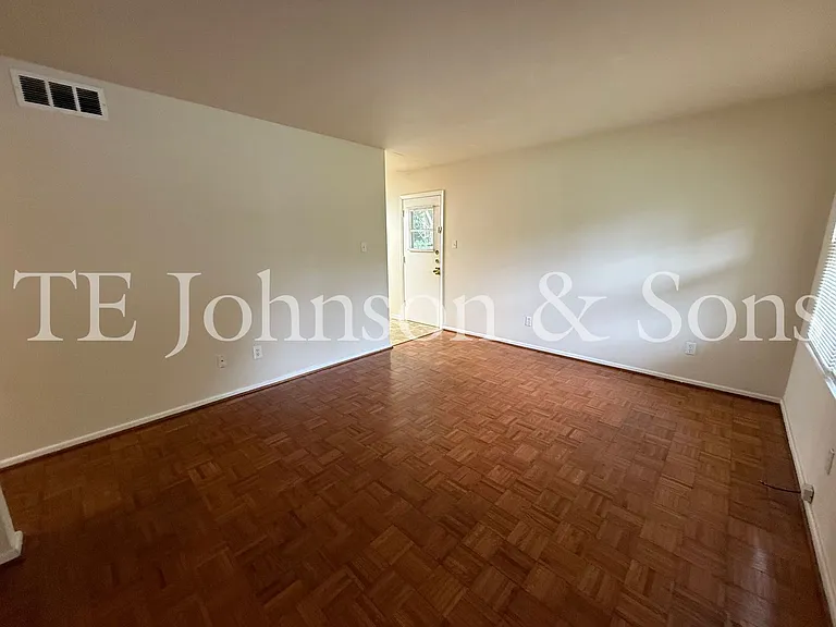 4218 S Jasmin Ct — Photo 2