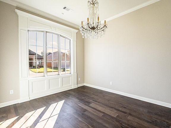 3rd image of 125 Woodlands Park Dr