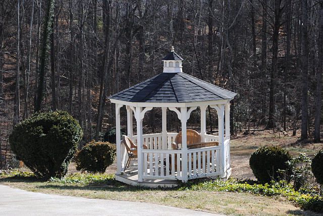 2nd image of 1015 Morningside Ln