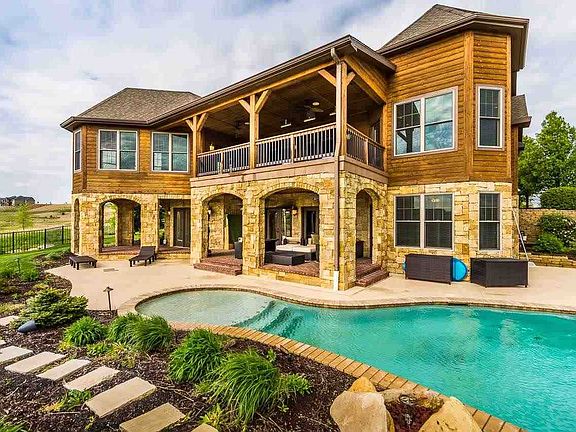 3rd image of 2520 Heartland Dr